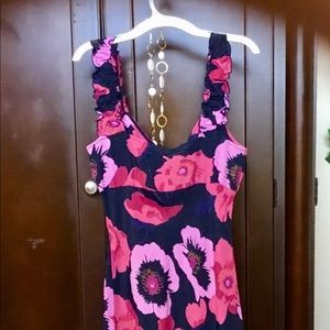 Pre-own Rayon printed  dress .Ruffles shoulders